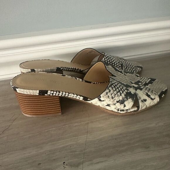 Nine West Andre, snakeskin slip on sandals. - Picture 4 of 7